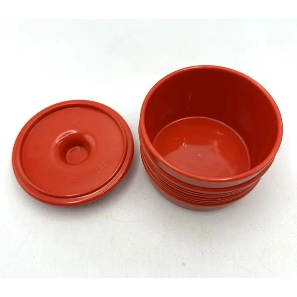 N/A vintage rubbermaid